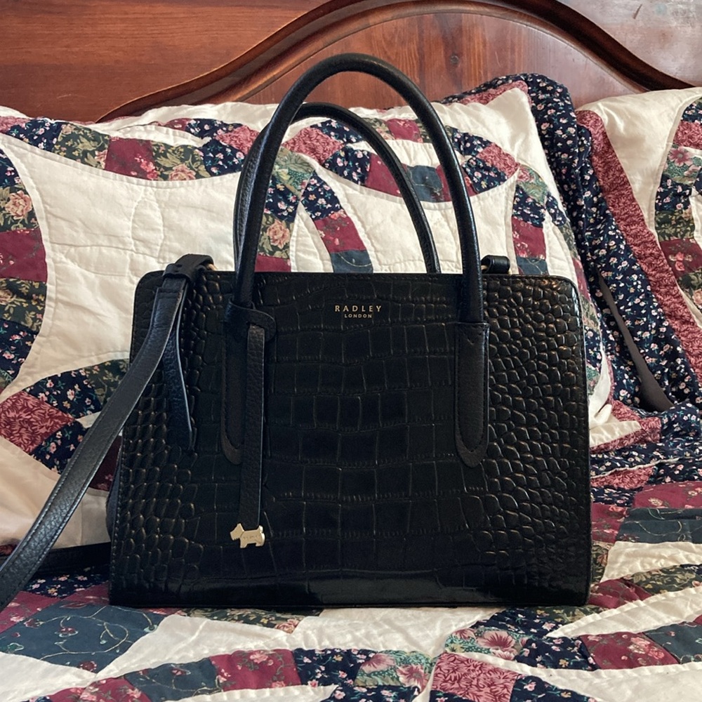 Easley London Liverpool Purse - Picture 2 of 11